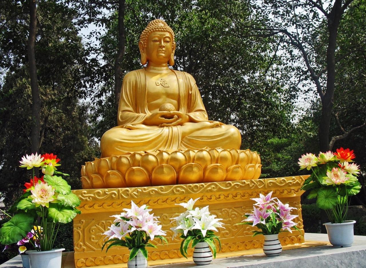 Stock Pictures: Golden Buddha Statue Stock Pictures: Golden Buddha Statue